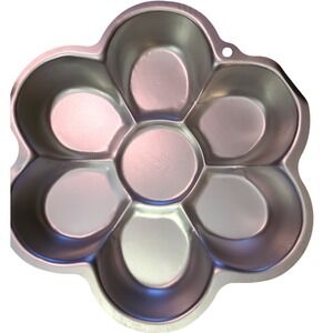 Vintage Wilton Flower Daisy Petal Cake Pan Aluminum 6 Petal Pull Apart Mold 2006